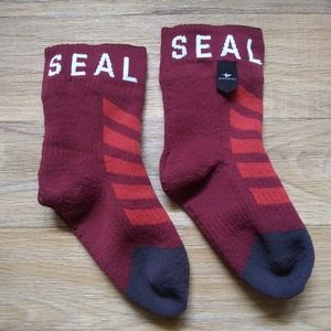 Small Waterproof Hiking Socks NWT Sealskinz